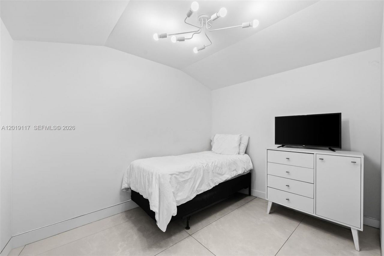 3748 Prairie Ave, Miami Beach, FL 33140 Photo