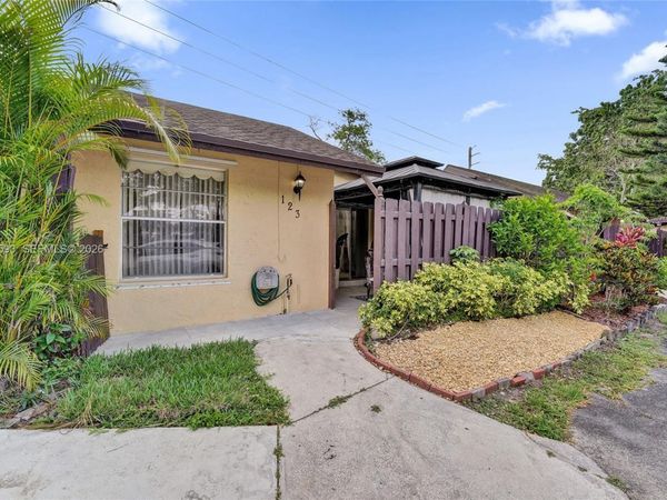 123 Briarwood Cir , Unit 2-5, Hollywood, FL 33024