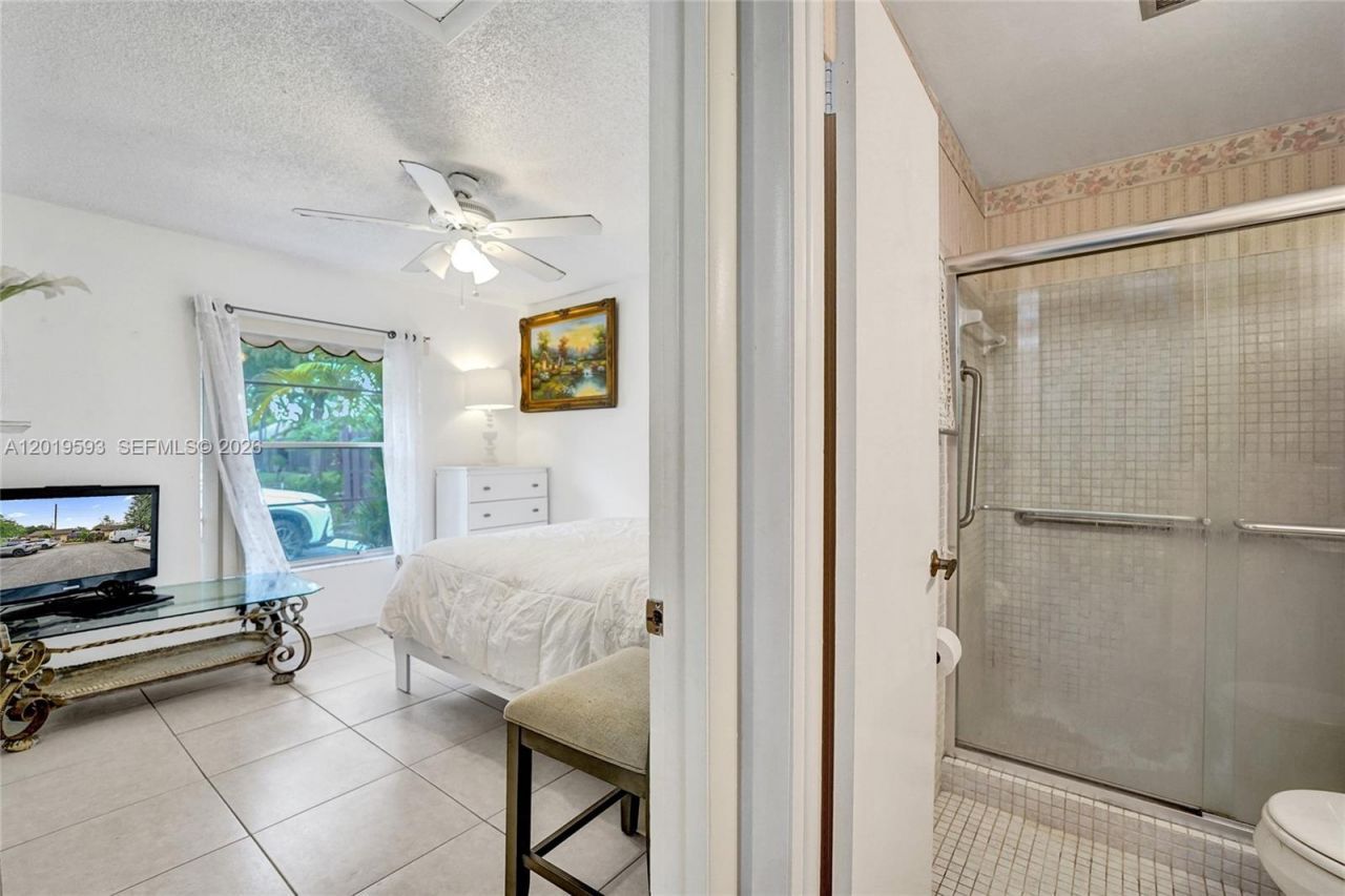 123 Briarwood Cir, Unit 2-5, Hollywood, FL 33024 Photo