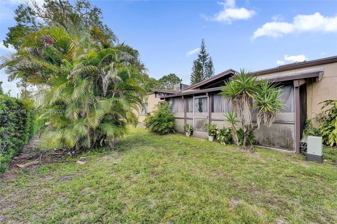 123 Briarwood Cir, Unit 2-5, Hollywood, FL 33024 Photo