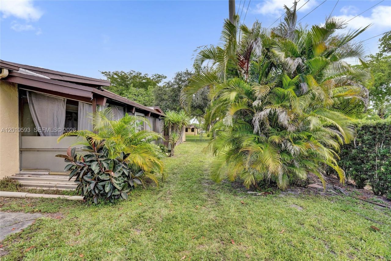 123 Briarwood Cir, Unit 2-5, Hollywood, FL 33024 Photo