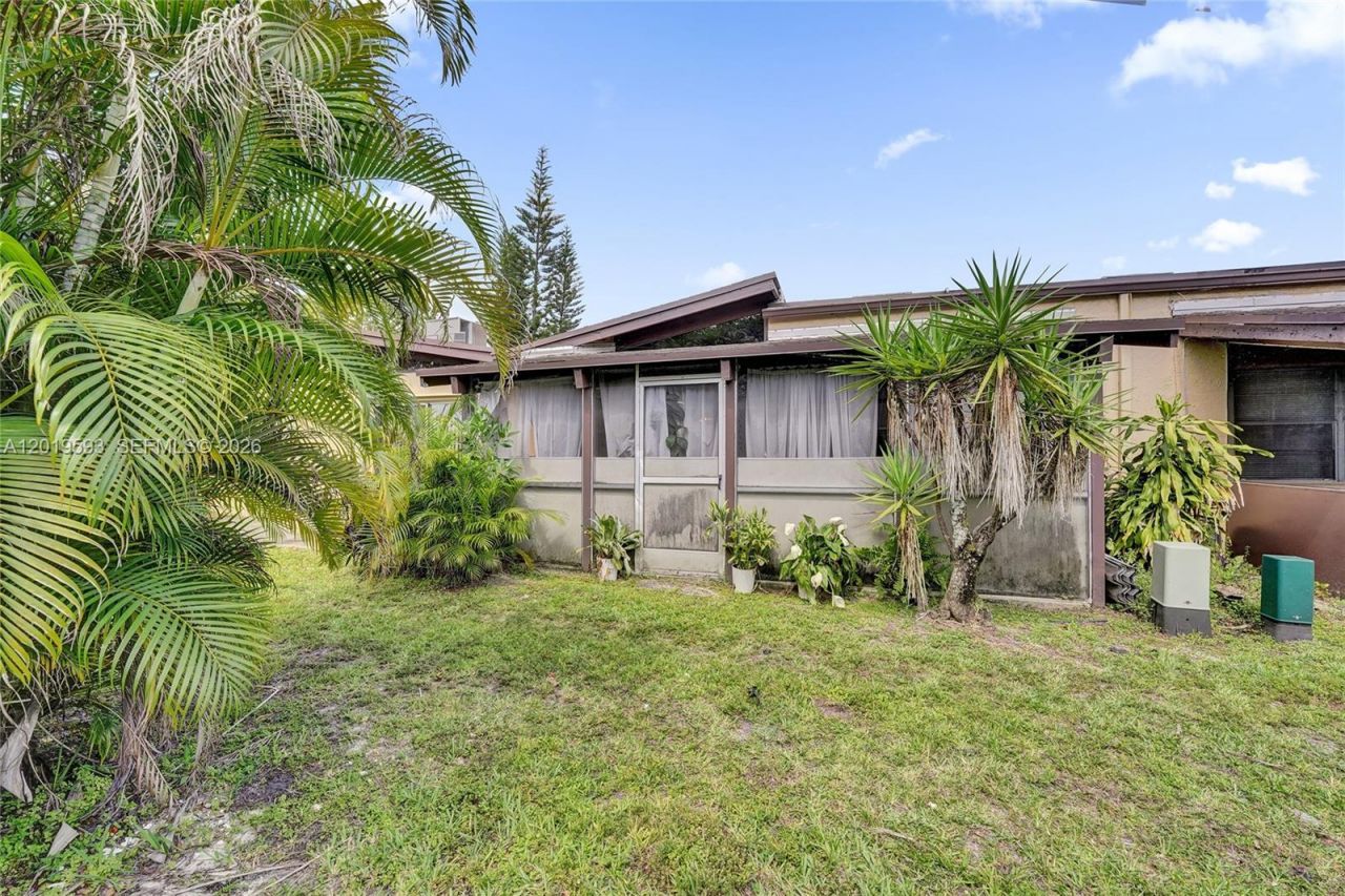 123 Briarwood Cir, Unit 2-5, Hollywood, FL 33024 Photo