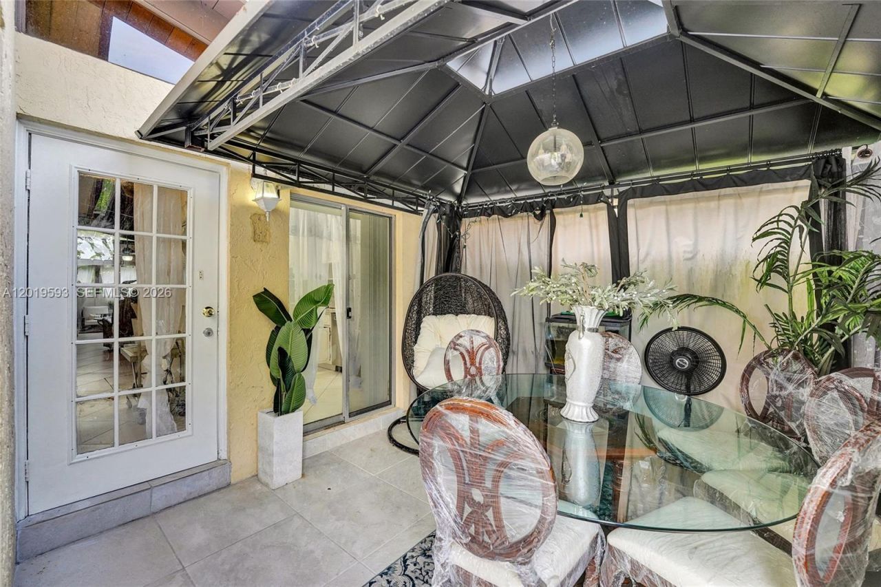 123 Briarwood Cir, Unit 2-5, Hollywood, FL 33024 Photo