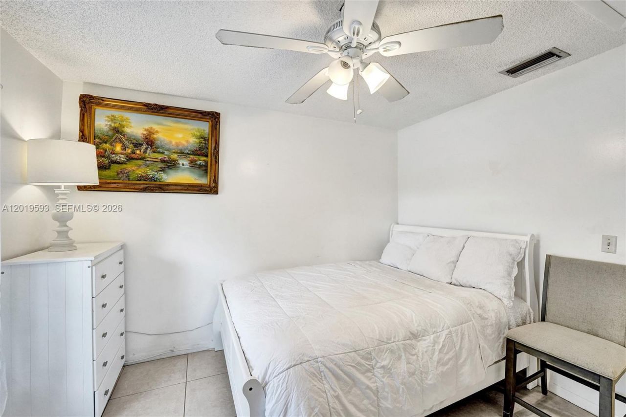 123 Briarwood Cir, Unit 2-5, Hollywood, FL 33024 Photo