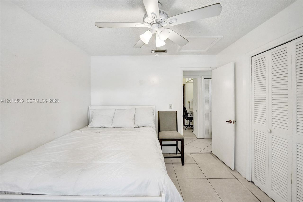 123 Briarwood Cir, Unit 2-5, Hollywood, FL 33024 Photo