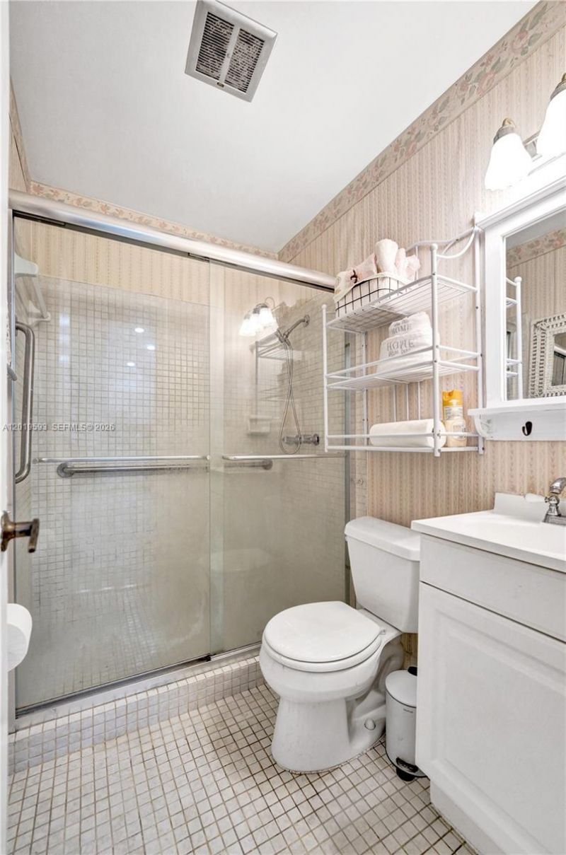 123 Briarwood Cir, Unit 2-5, Hollywood, FL 33024 Photo
