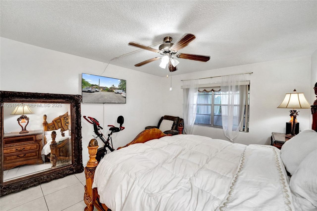 123 Briarwood Cir, Unit 2-5, Hollywood, FL 33024 Photo