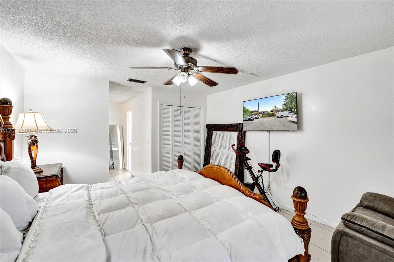 123 Briarwood Cir, Unit 2-5, Hollywood, FL 33024 Photo