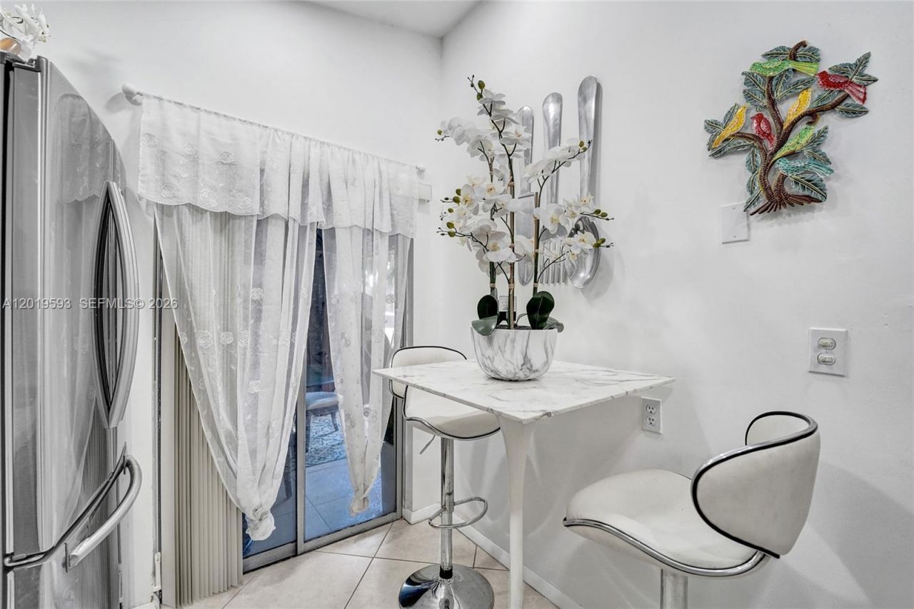 123 Briarwood Cir, Unit 2-5, Hollywood, FL 33024 Photo
