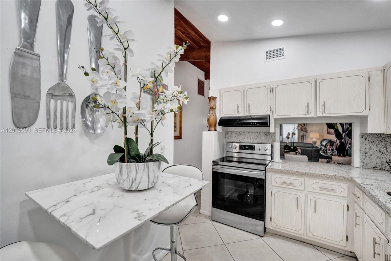 123 Briarwood Cir, Unit 2-5, Hollywood, FL 33024 Photo