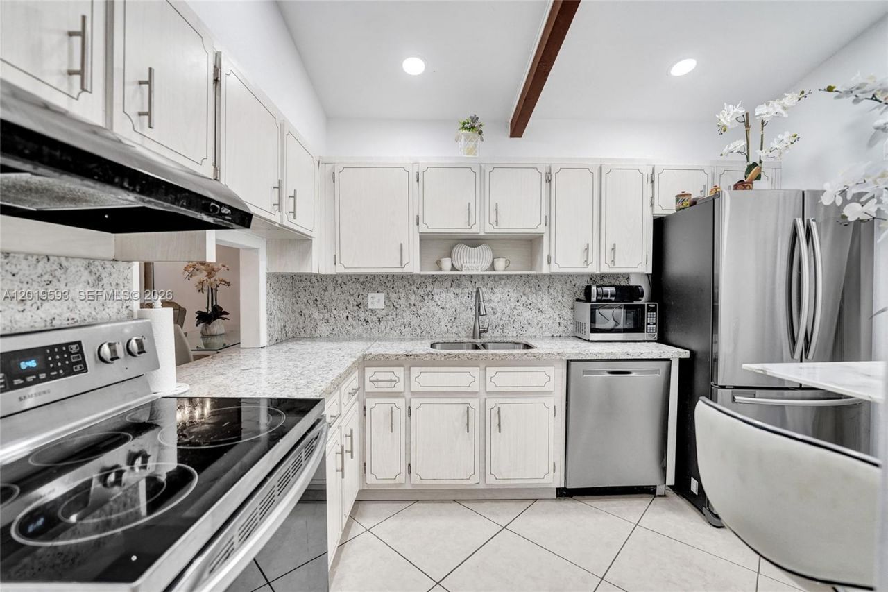 123 Briarwood Cir, Unit 2-5, Hollywood, FL 33024 Photo