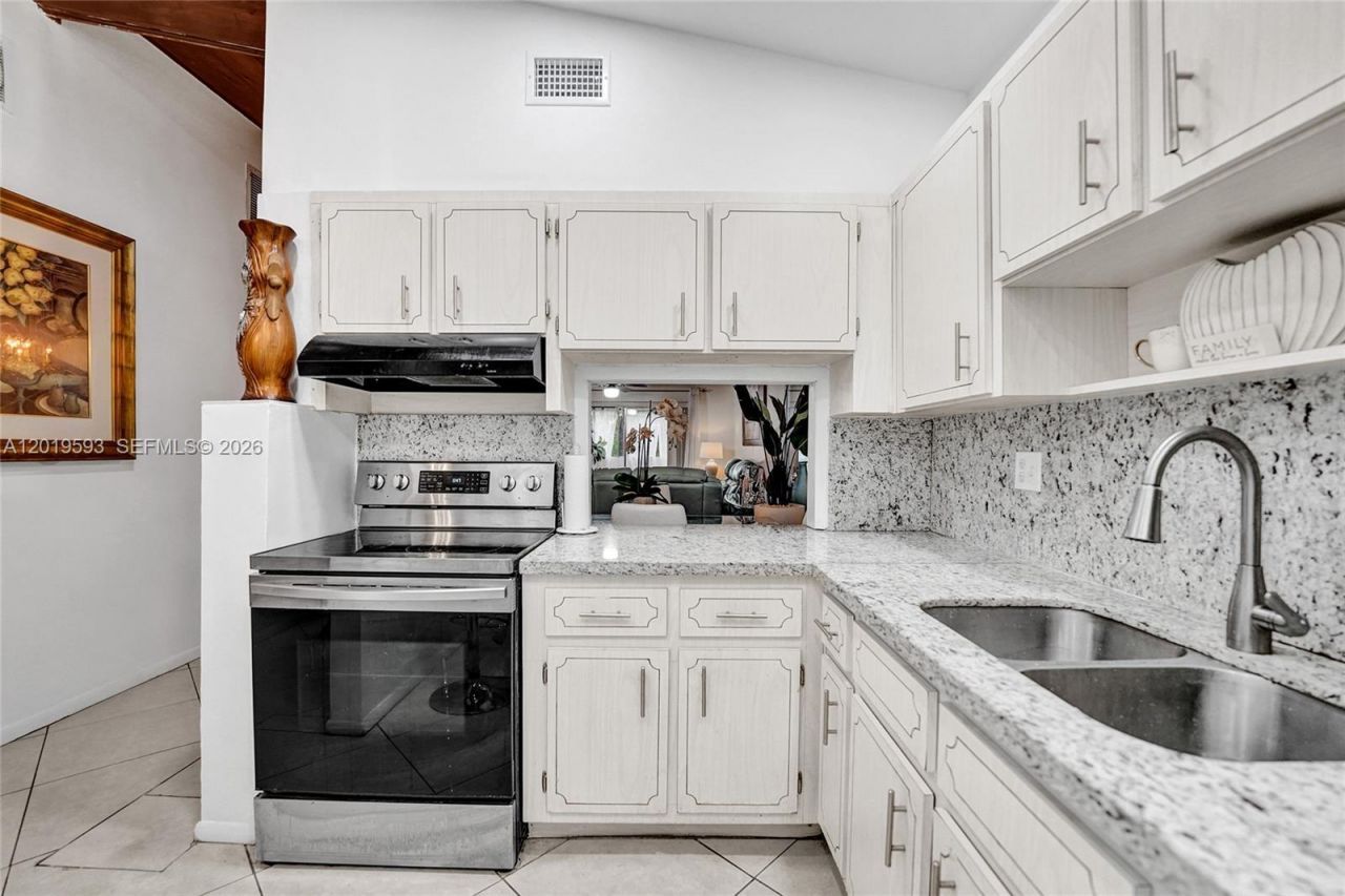 123 Briarwood Cir, Unit 2-5, Hollywood, FL 33024 Photo