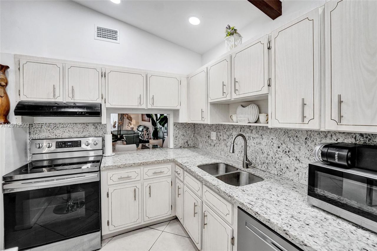 123 Briarwood Cir, Unit 2-5, Hollywood, FL 33024 Photo