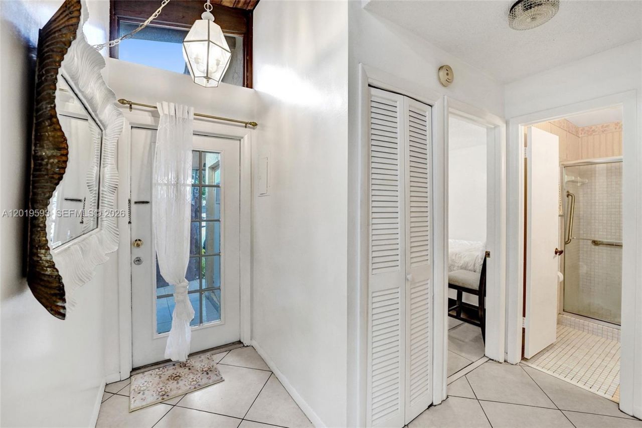 123 Briarwood Cir, Unit 2-5, Hollywood, FL 33024 Photo