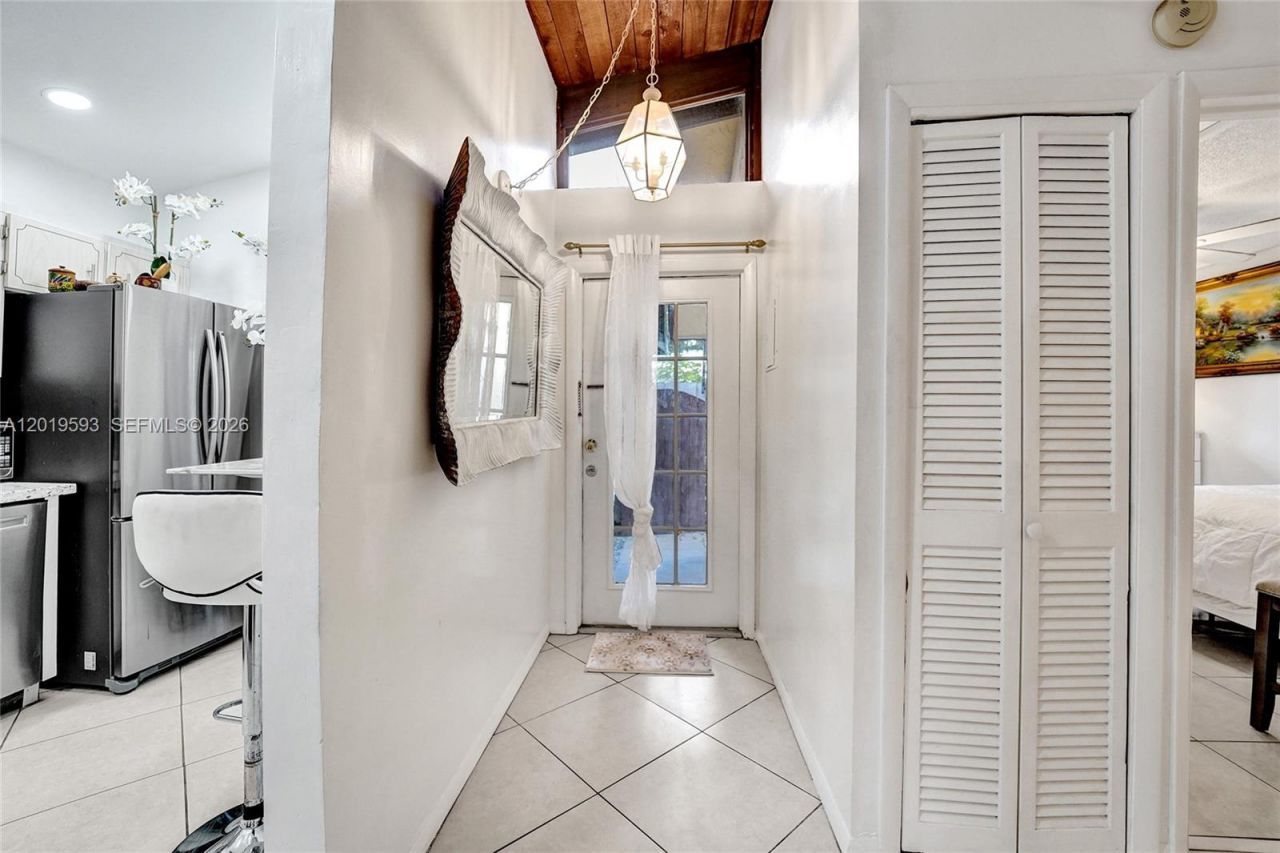 123 Briarwood Cir, Unit 2-5, Hollywood, FL 33024 Photo