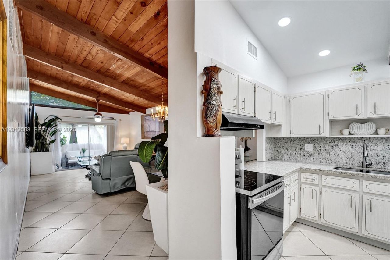 123 Briarwood Cir, Unit 2-5, Hollywood, FL 33024 Photo