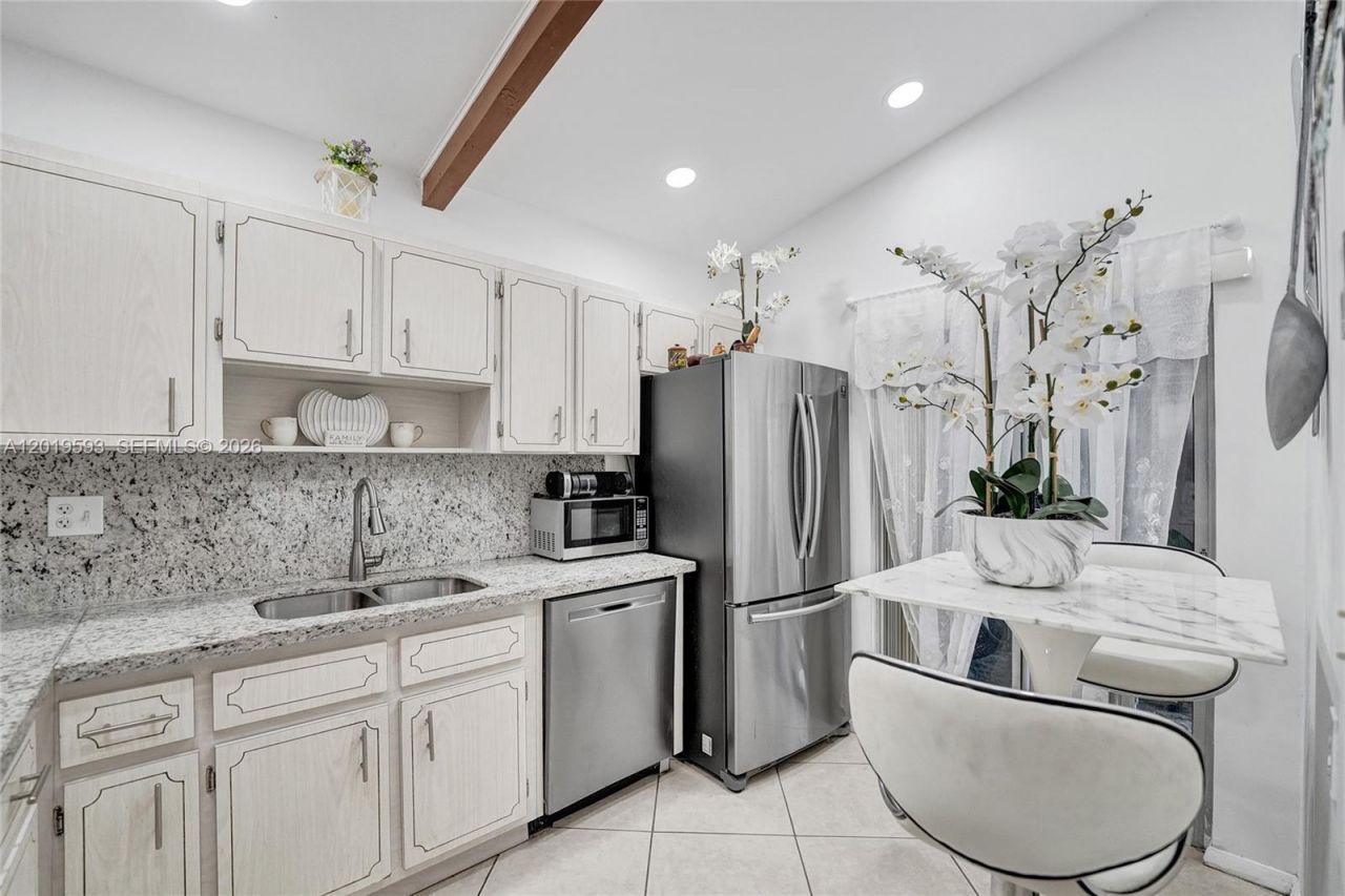 123 Briarwood Cir, Unit 2-5, Hollywood, FL 33024 Photo