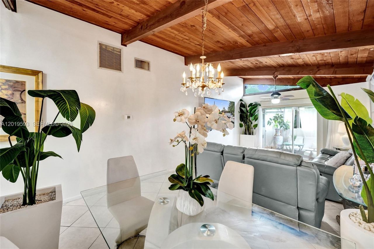 123 Briarwood Cir, Unit 2-5, Hollywood, FL 33024 Photo