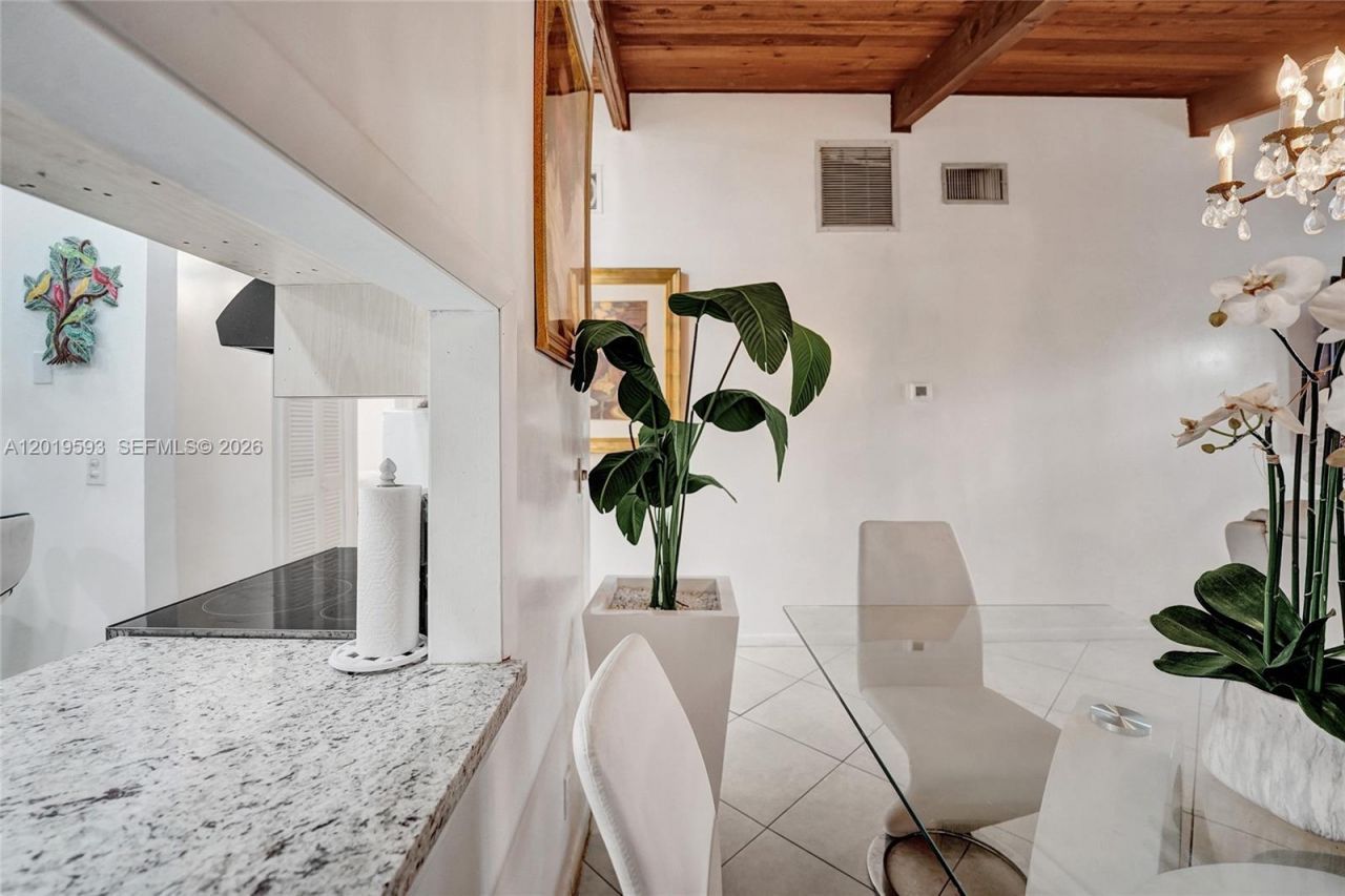 123 Briarwood Cir, Unit 2-5, Hollywood, FL 33024 Photo