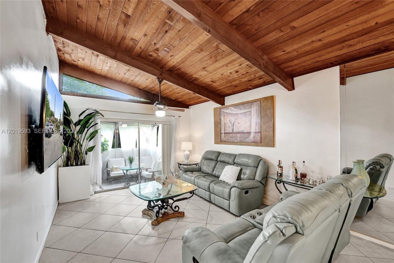 123 Briarwood Cir, Unit 2-5, Hollywood, FL 33024 Photo