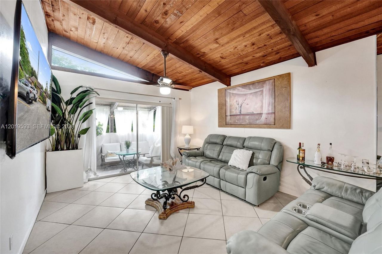 123 Briarwood Cir, Unit 2-5, Hollywood, FL 33024 Photo