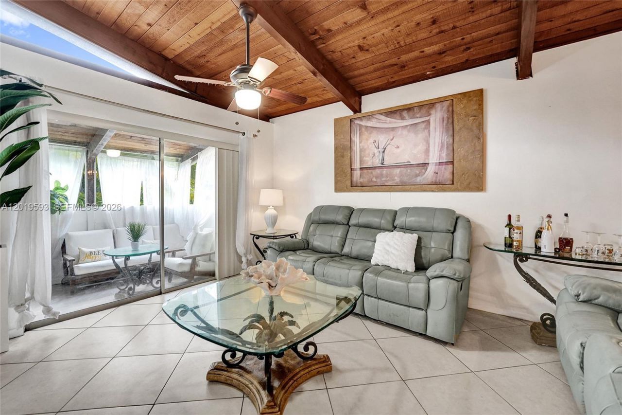 123 Briarwood Cir, Unit 2-5, Hollywood, FL 33024 Photo