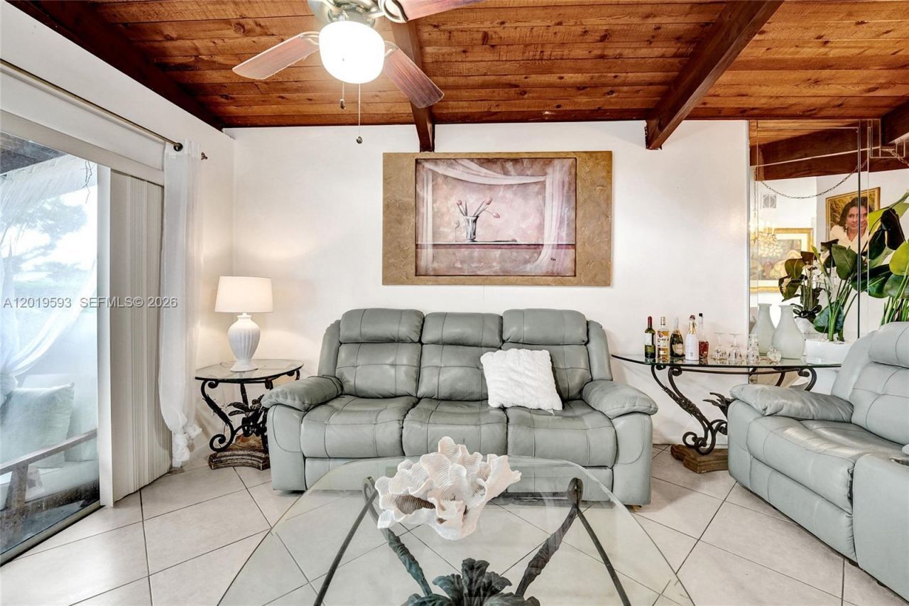 123 Briarwood Cir, Unit 2-5, Hollywood, FL 33024 Photo