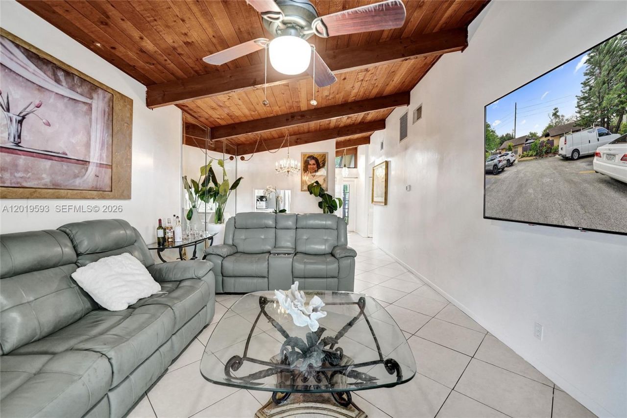 123 Briarwood Cir, Unit 2-5, Hollywood, FL 33024 Photo