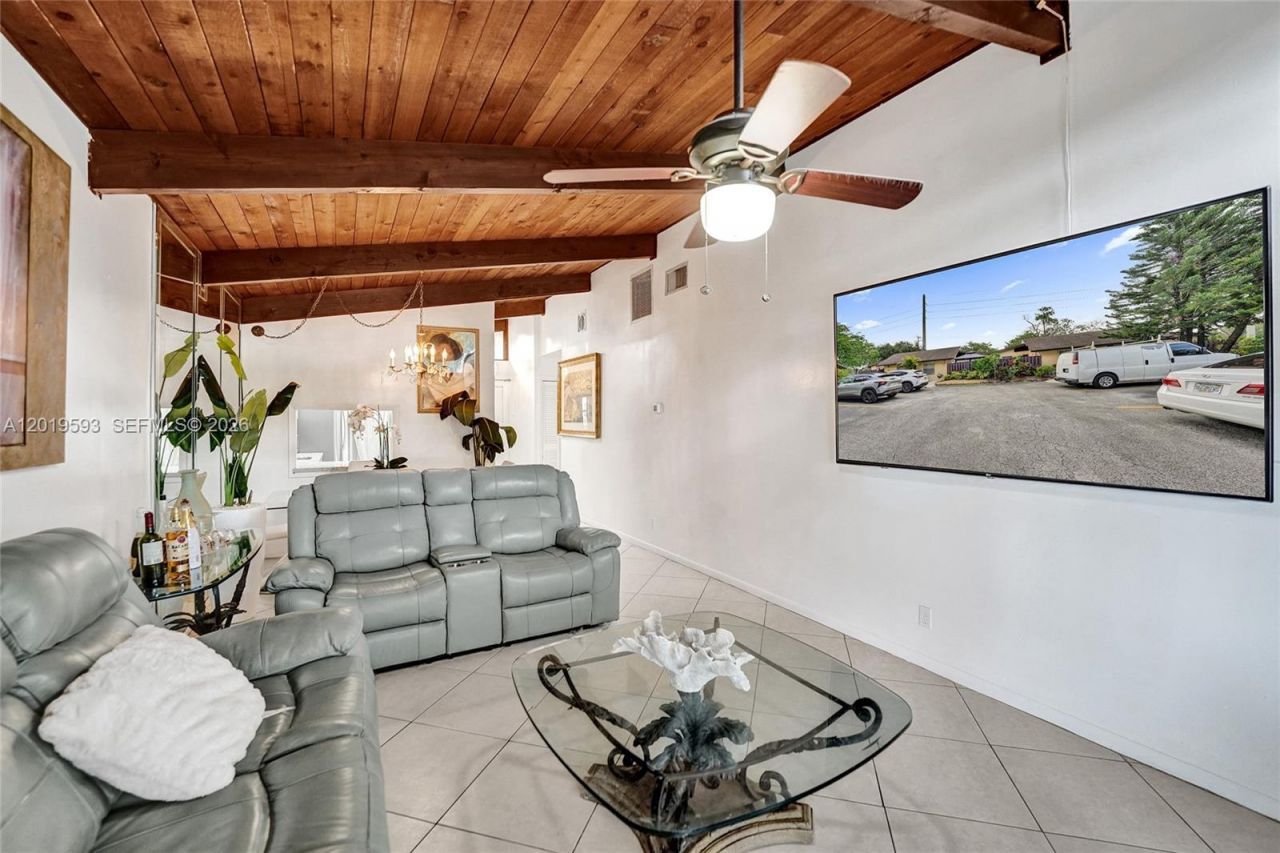 123 Briarwood Cir, Unit 2-5, Hollywood, FL 33024 Photo