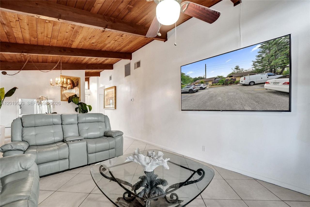 123 Briarwood Cir, Unit 2-5, Hollywood, FL 33024 Photo