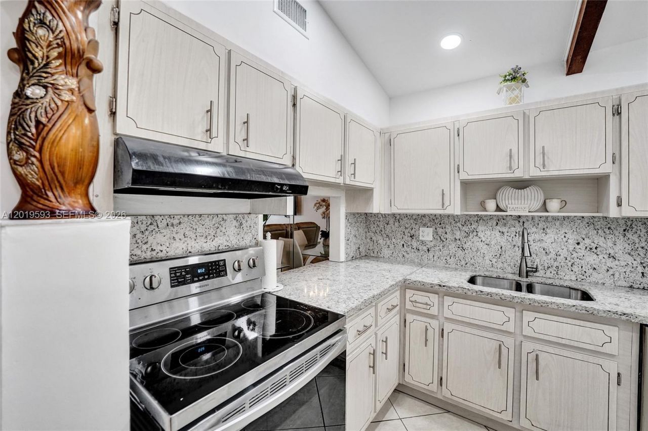 123 Briarwood Cir, Unit 2-5, Hollywood, FL 33024 Photo