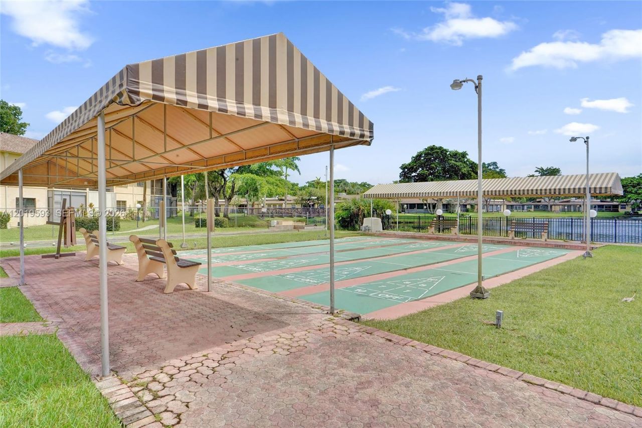 123 Briarwood Cir, Unit 2-5, Hollywood, FL 33024 Photo