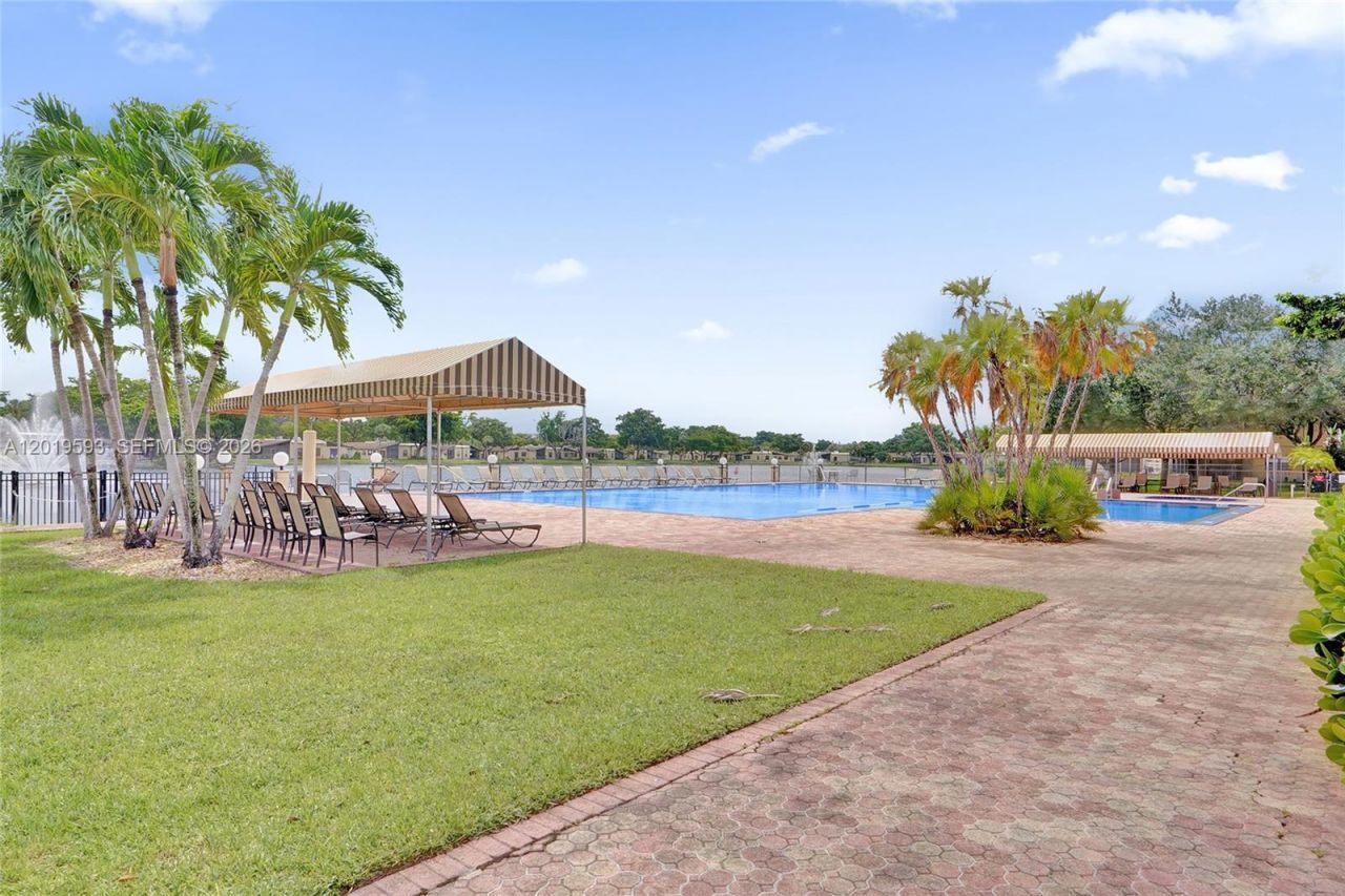 123 Briarwood Cir, Unit 2-5, Hollywood, FL 33024 Photo
