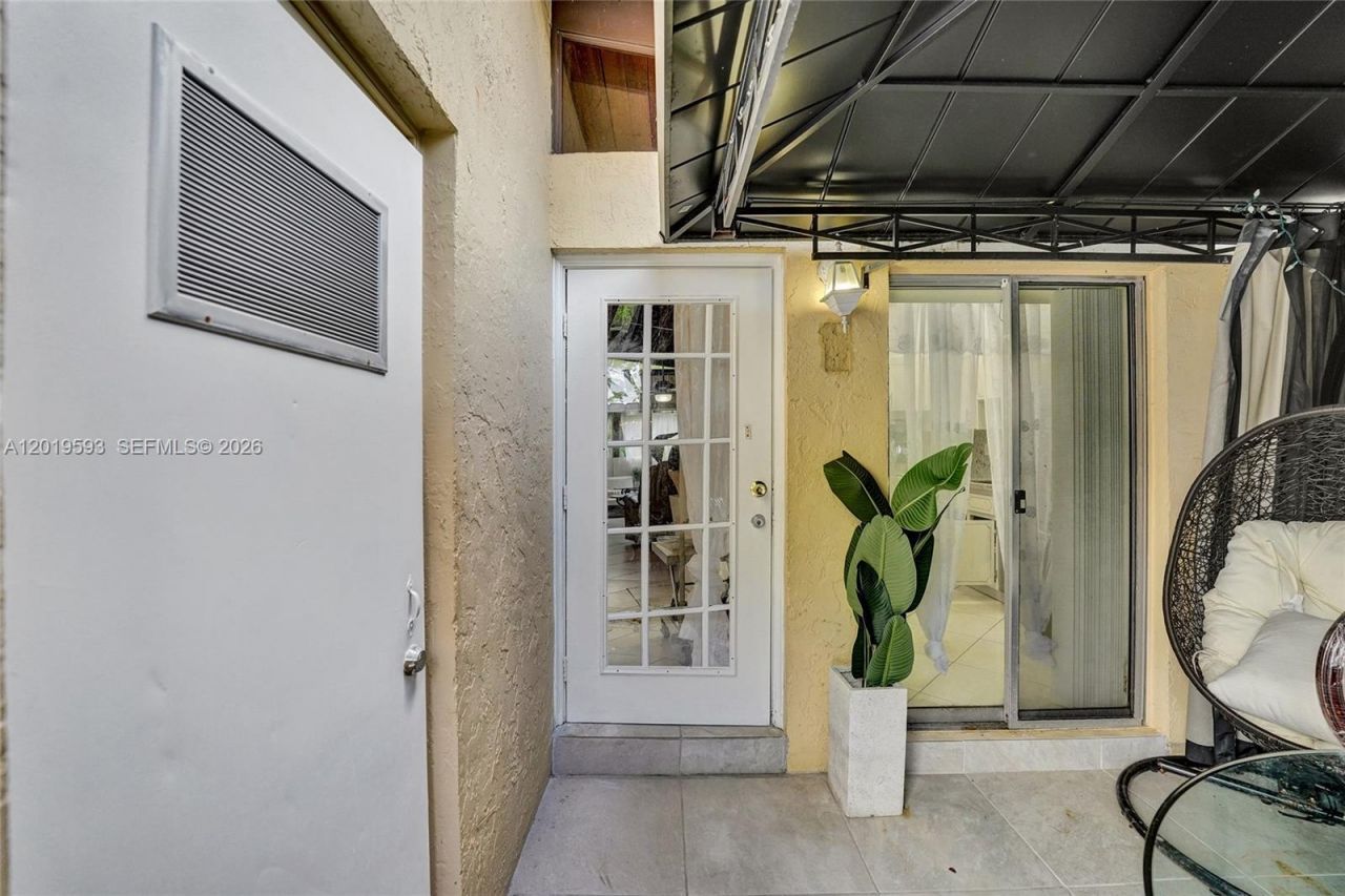 123 Briarwood Cir, Unit 2-5, Hollywood, FL 33024 Photo