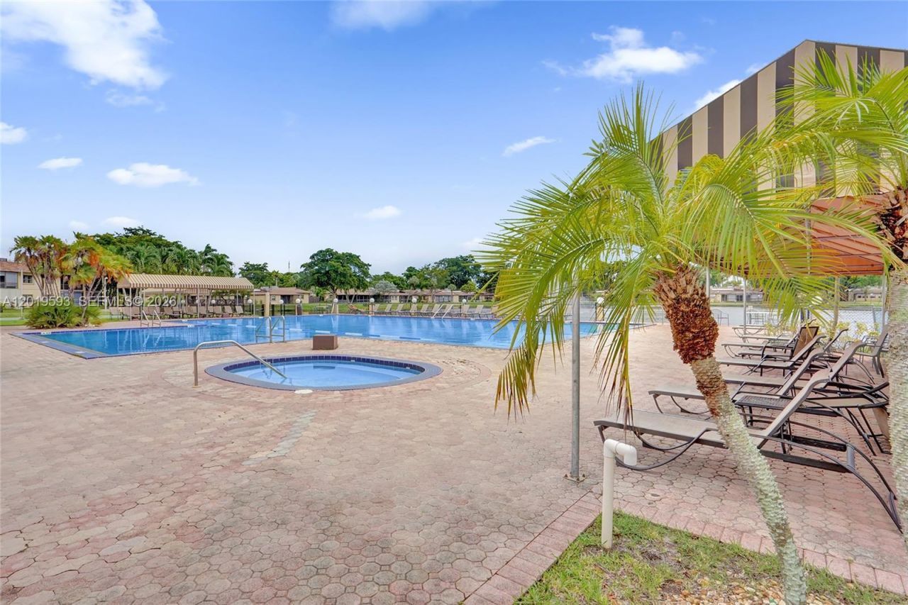 123 Briarwood Cir, Unit 2-5, Hollywood, FL 33024 Photo
