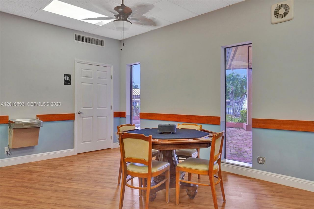 123 Briarwood Cir, Unit 2-5, Hollywood, FL 33024 Photo