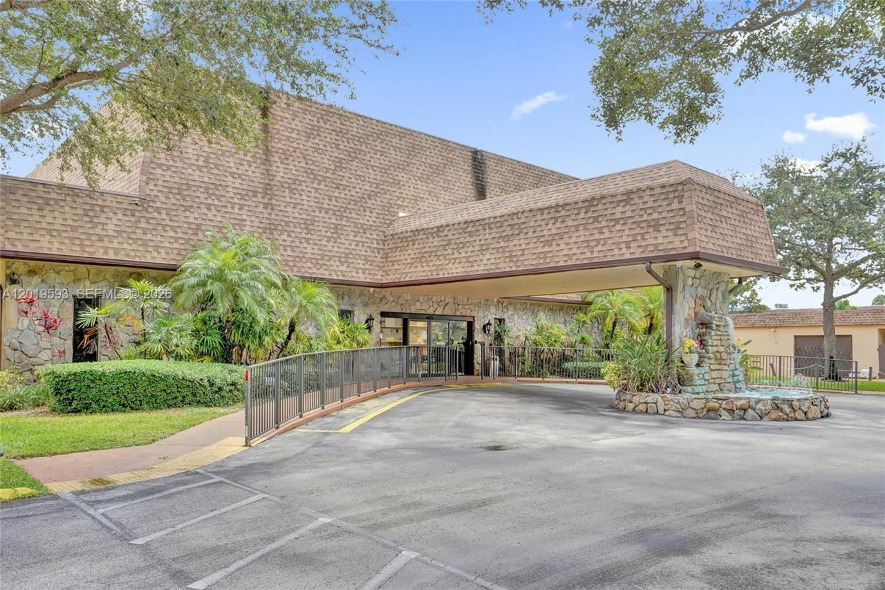 123 Briarwood Cir, Unit 2-5, Hollywood, FL 33024 Photo