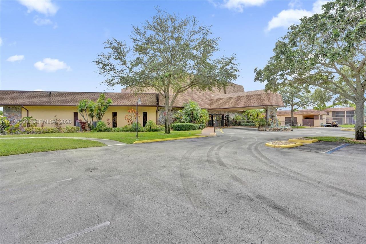 123 Briarwood Cir, Unit 2-5, Hollywood, FL 33024 Photo