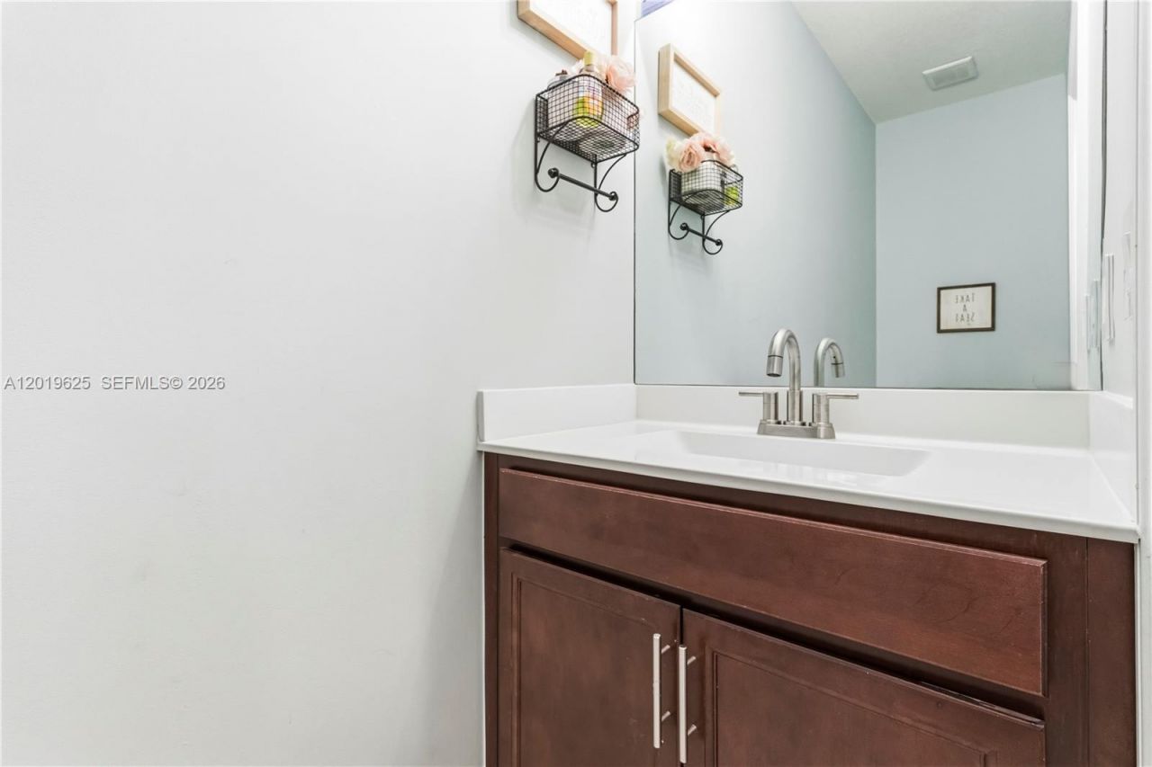 10560 W 33rd Way, Unit 10560, Hialeah, FL 33018 Photo