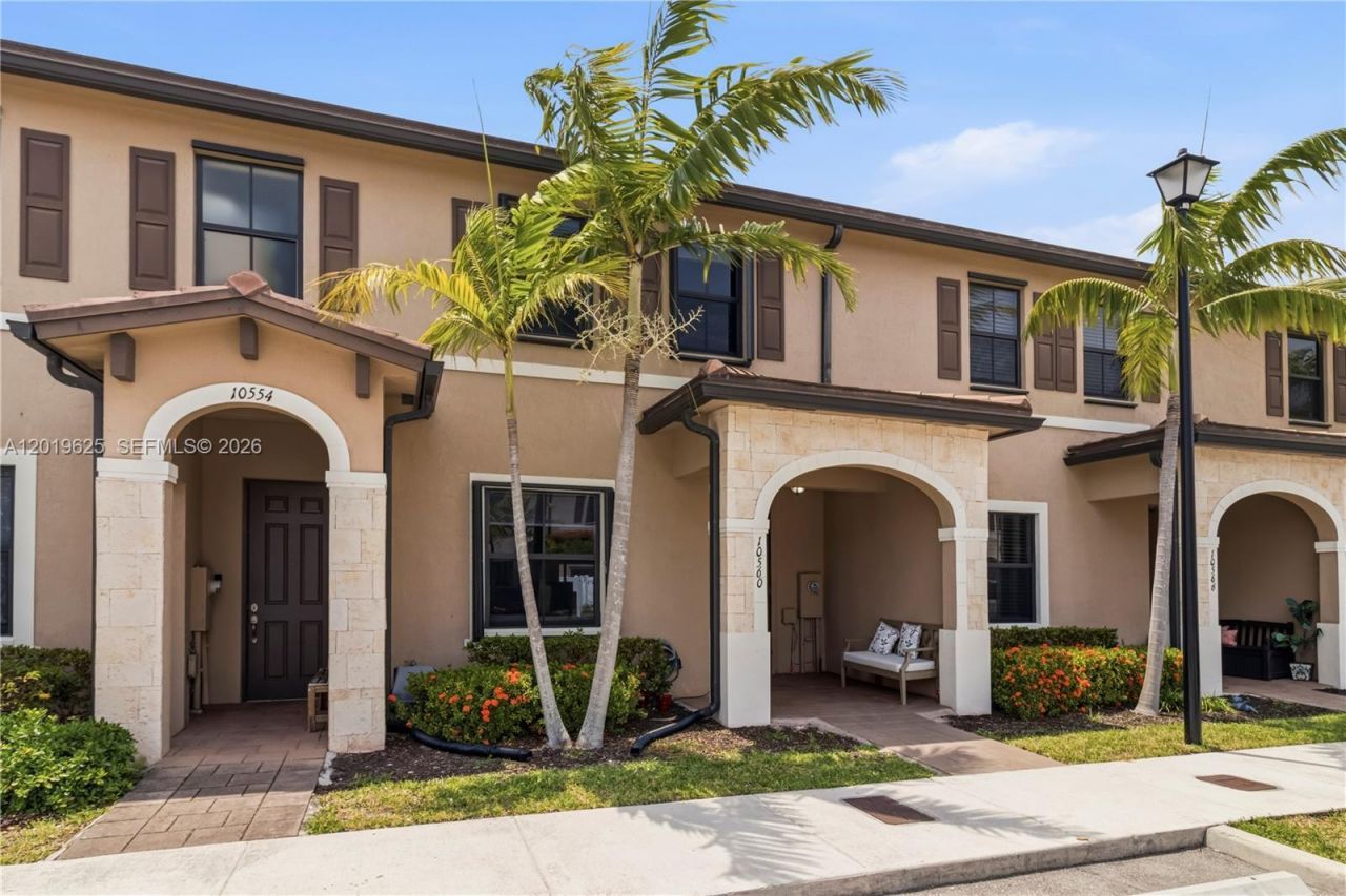 10560 W 33rd Way, Unit 10560, Hialeah, FL 33018 Photo
