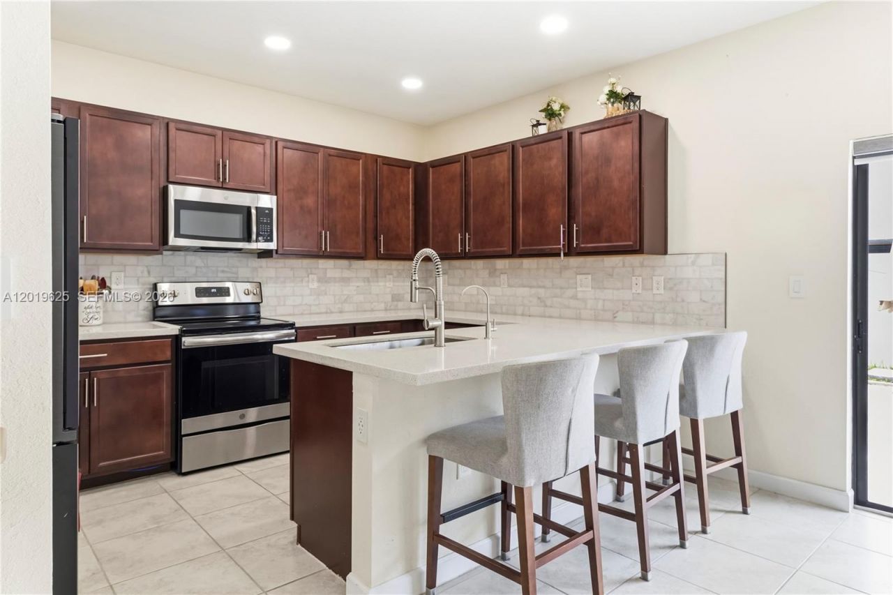 10560 W 33rd Way, Unit 10560, Hialeah, FL 33018 Photo