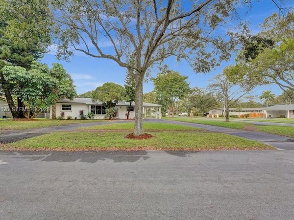 101 SW 53rd Ave, Plantation, FL 33317