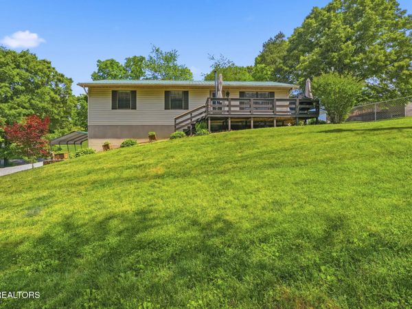 2042 Deerfield Circle, New Market, TN 37820
