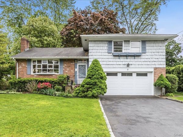 9 Fox Ridge Lane , Locust Valley, NY 11560