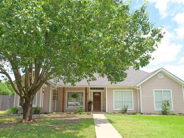 732 N Elm Street , Muenster, TX 76252