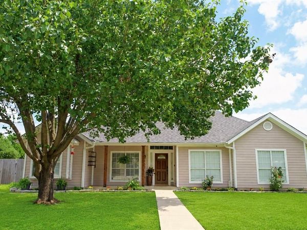 732 N Elm Street, Muenster, TX 76252