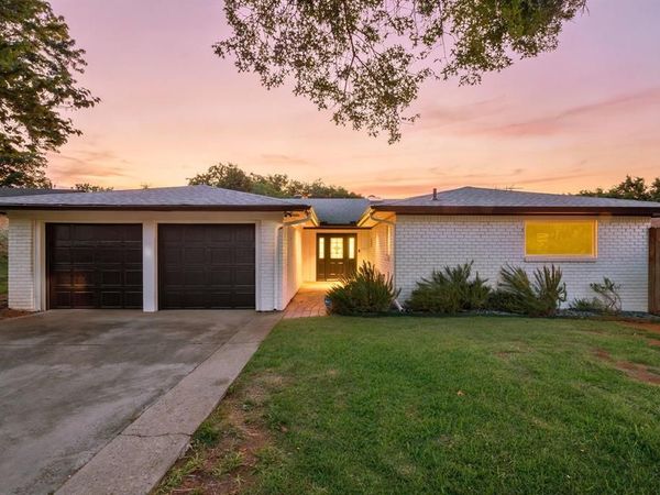 652 Oak Drive, Hurst, TX 76053