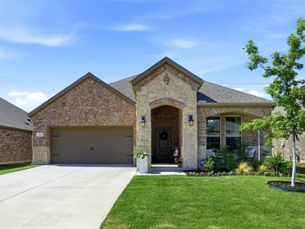 10512 Fountain Gate Street, Aubrey, TX 76227