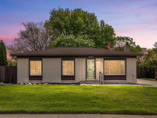 43998 Leonardo Drive, Sterling Heights, MI 48313