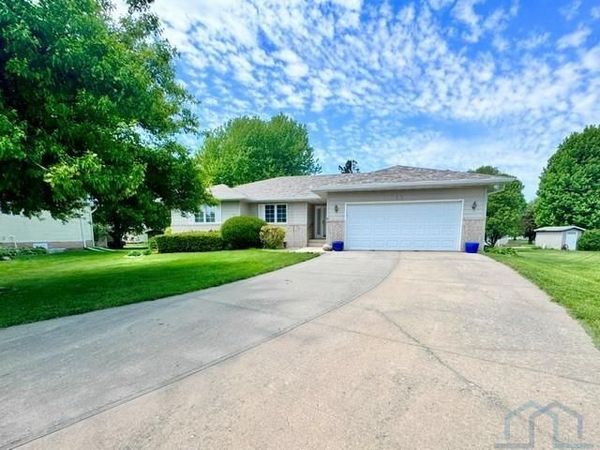 310 14th St, Onawa, IA 51040